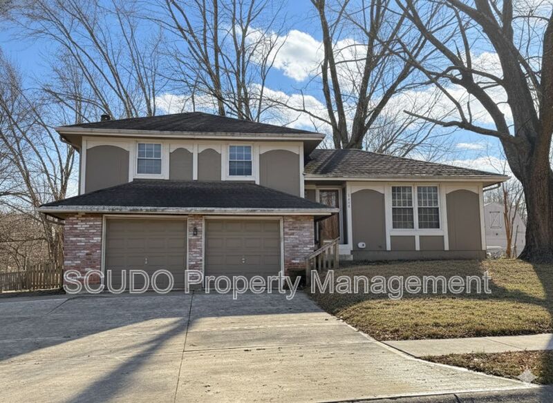 Lees Summit House: 1211 SE 4th Ter