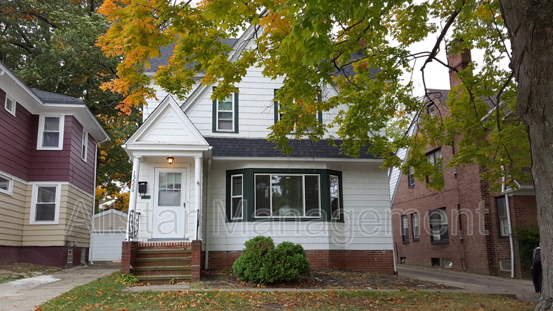 University Heights House: 13558 Cedar Rd