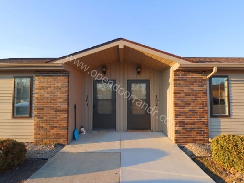 Auburn House: 1000 Old Brick Rd