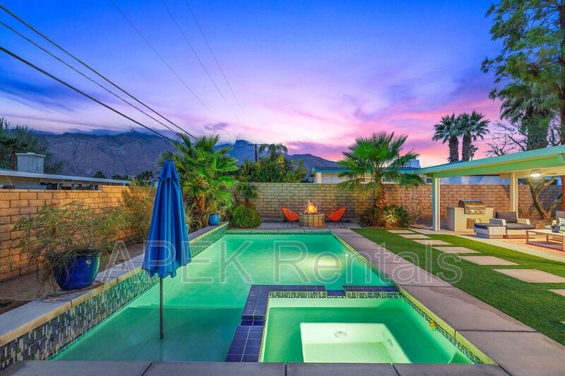 Palm Springs House: 2525 N Cerritos Rd