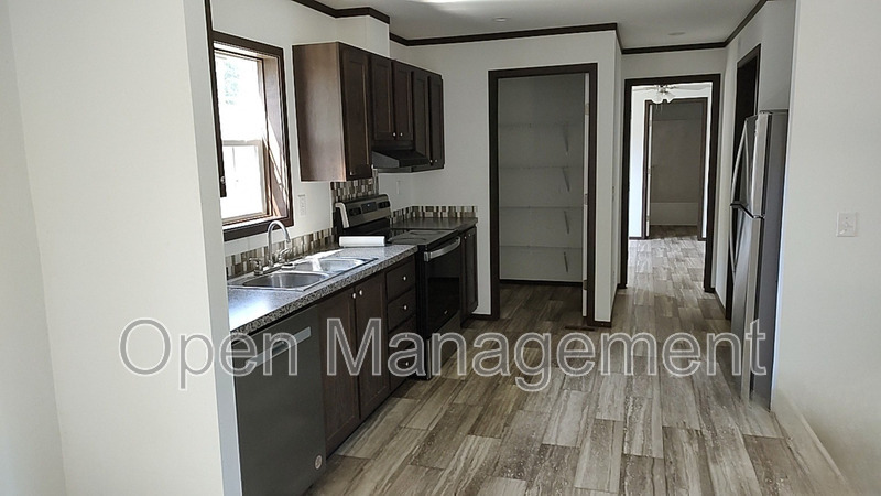 Nixa House: 16 English Village Park