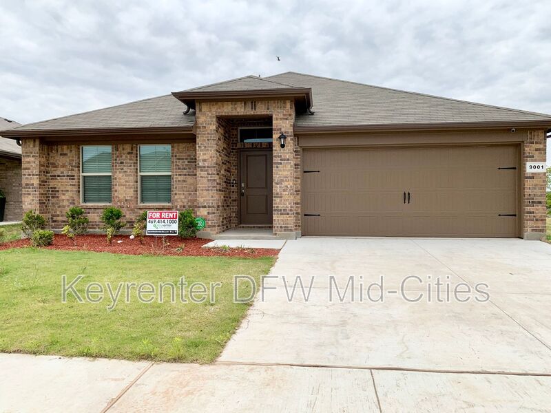 Fort Worth House: 9001 High Stirrup Lane