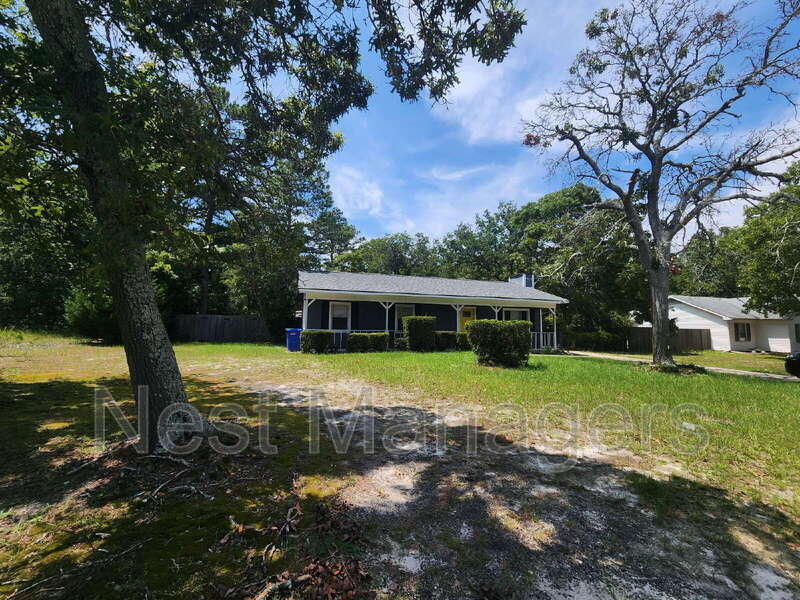 Fayetteville House: 2296 Ridge Manor Drive