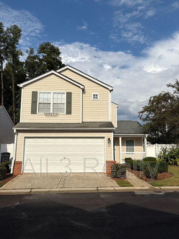 Acworth House: 650 Windcroft Cir NW