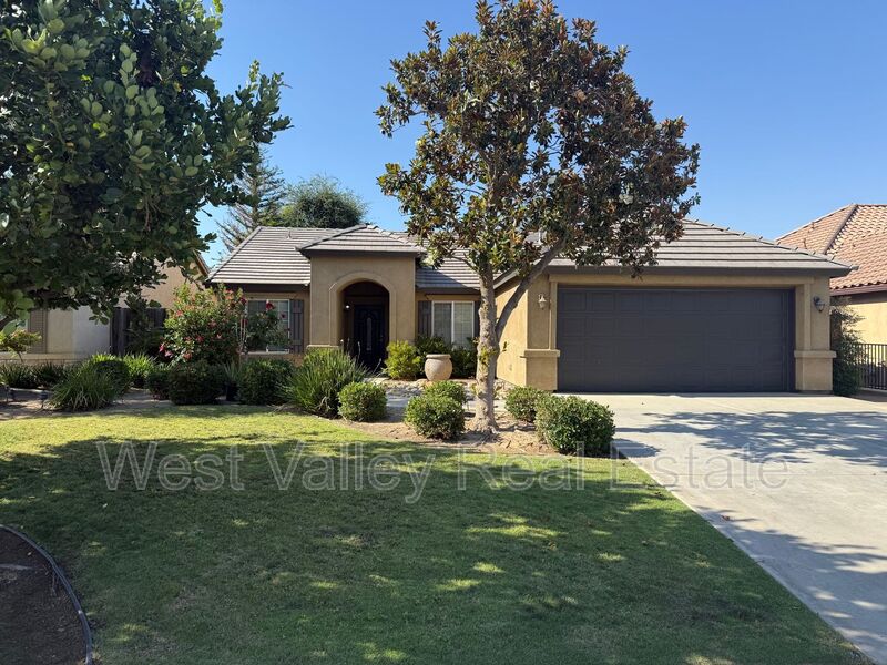 Bakersfield House: 13616 Scafell Pike St