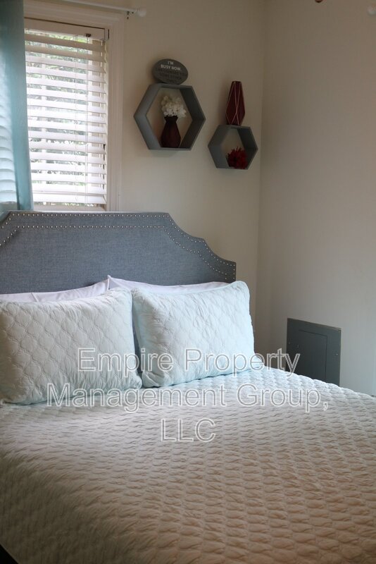 Columbia House: 2208 Kingswood Dr