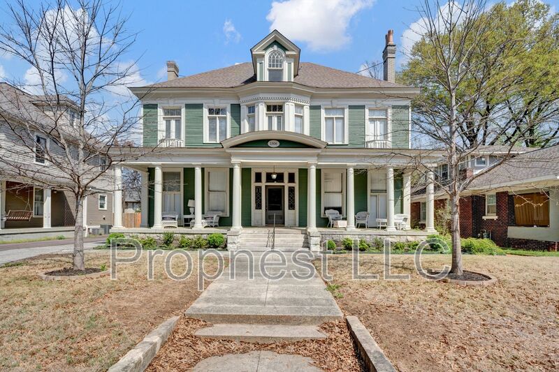 Memphis House: 1306 Carr Ave