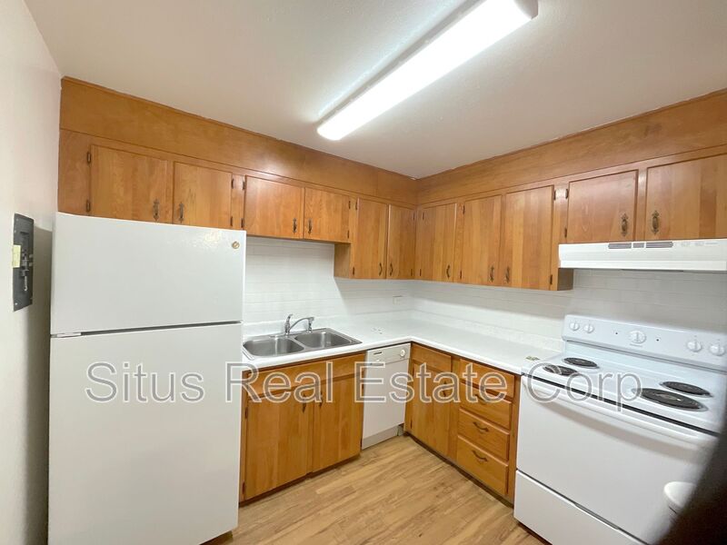 Lakewood House: 1375 Everett Court