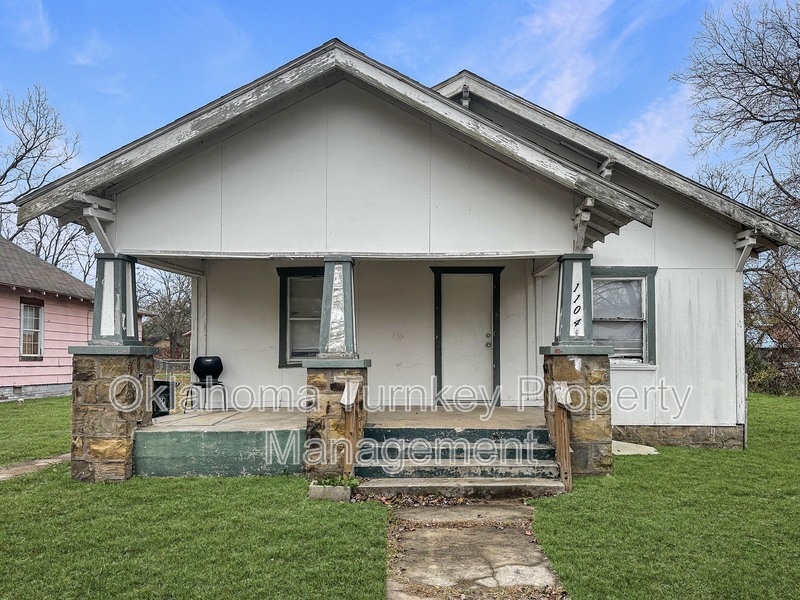 Okmulgee House: 1104 W 8th St.