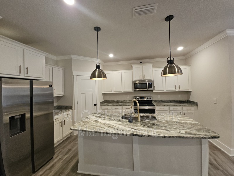 Pensacola House: 6047 Twenty One Oaks Dr