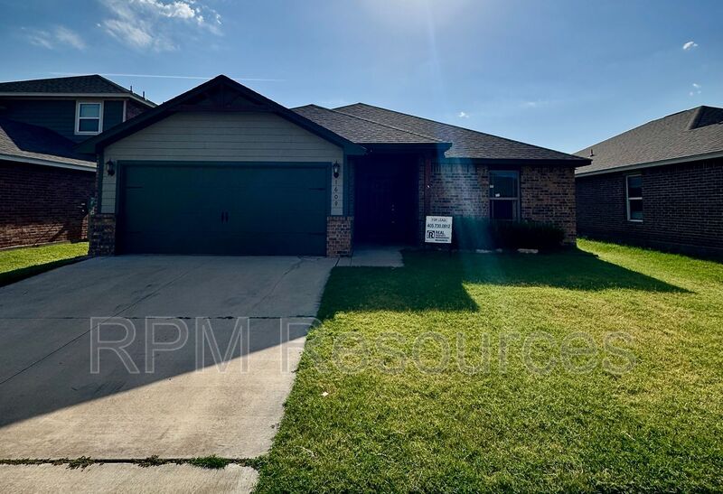 El Reno House: 1609 Burgundy Dr