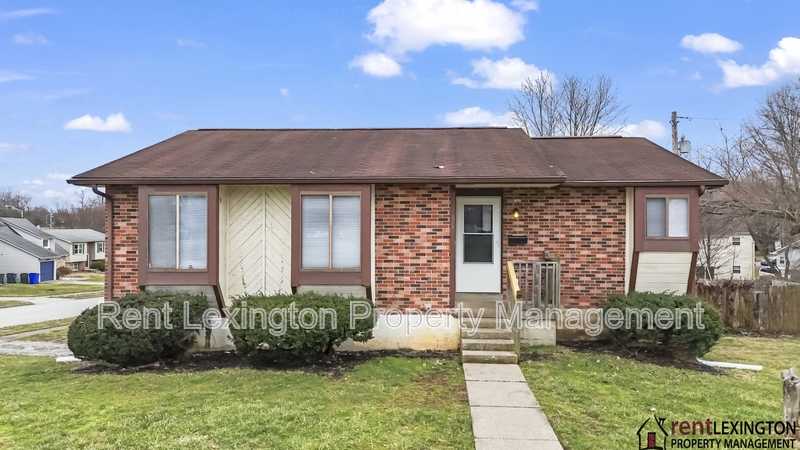 Lexington House: 208 Grayson Court