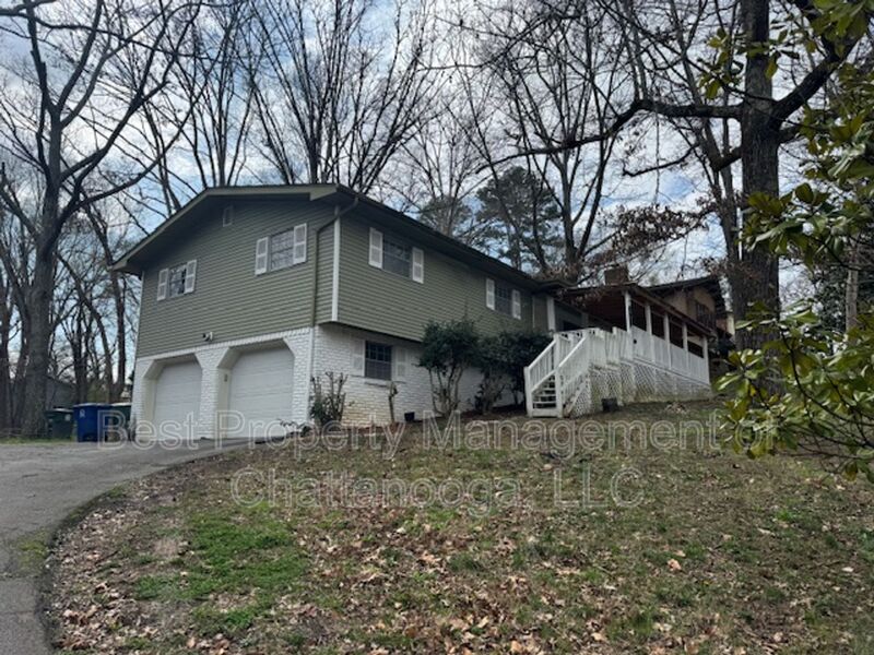 Hixson House: 1300 Highcrest Dr