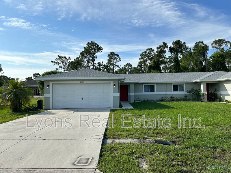 Lehigh Acres House: 4793 Jordan Ave S