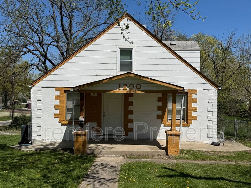 Independence House: 1200 E South Ave