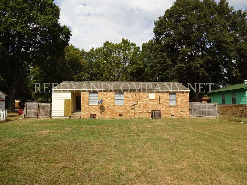 Memphis House: 1645 Kilarney Ave