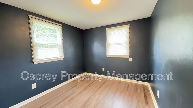 Well-Maintained 3-Bedroom Home with Fenced Backyard & Assigned Parking in Central Chesapeake - Photo 8