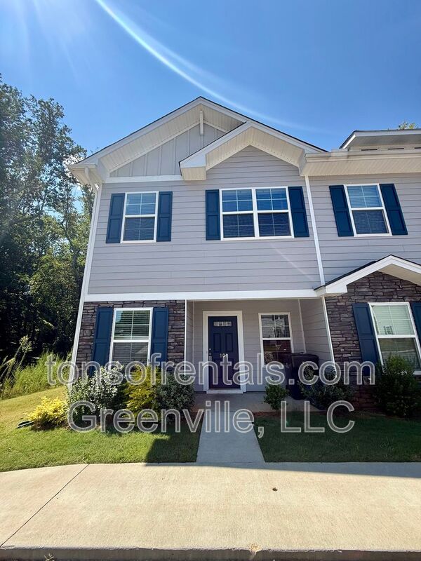 Pendleton Townhome: 101 Pendleton Place Way