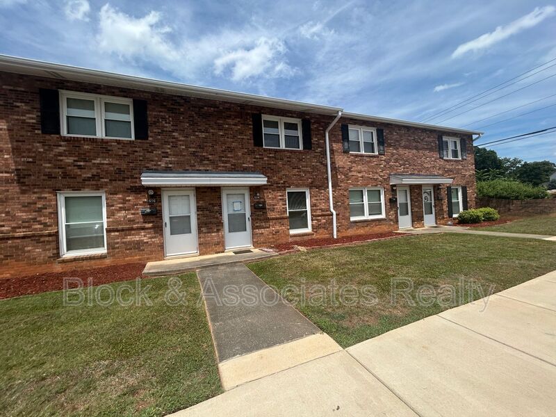 Kernersville House: 504 S Cherry St