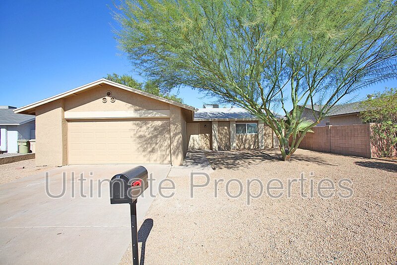 Glendale House: 5520 W Alice Ave