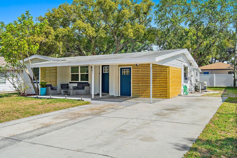 St. Petersburg House: 10511 53rd Avenue North
