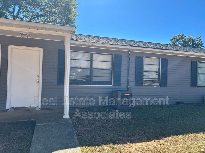 Griffin Condo: 210 E Chappell St