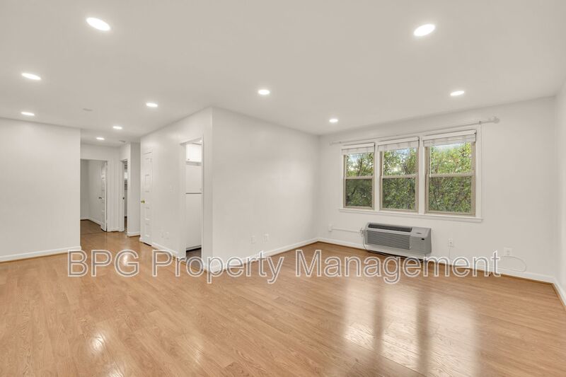 Arlington Condo: 4635 20th Rd N