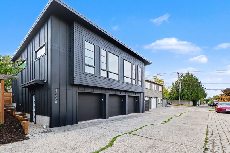 Seattle Condo: 2609 31st Ave W