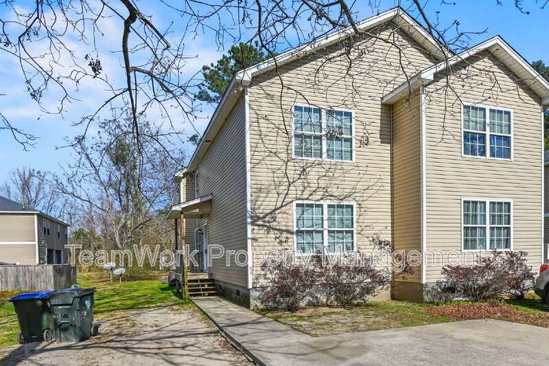 Summerville Townhome: 131 Boone Street