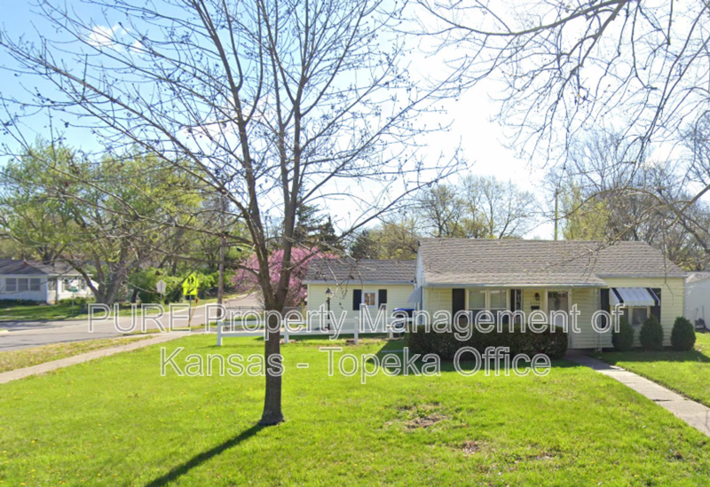 Topeka House: 2300 SW Eveningside Drive