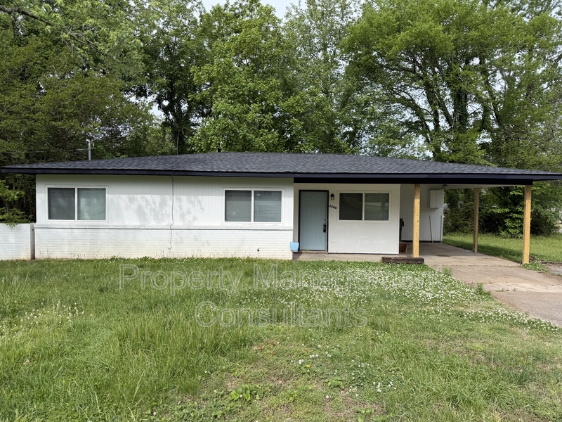 Huntsville House: 2200 Norwood Drive Northwest