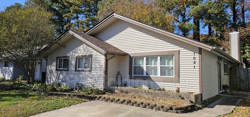 Virginia Beach House: 1081 Tall Oak Drive