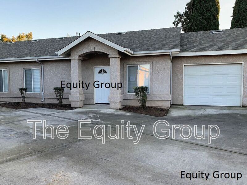 Visalia House: 2423 West Sunnyside Avenue