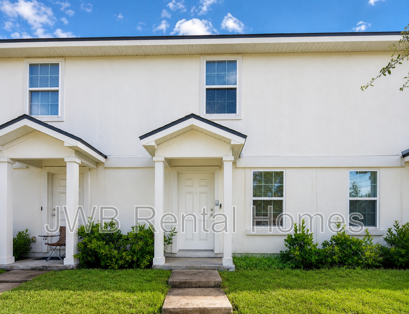 Jacksonville Townhome: 8498 McGirts Village Ln