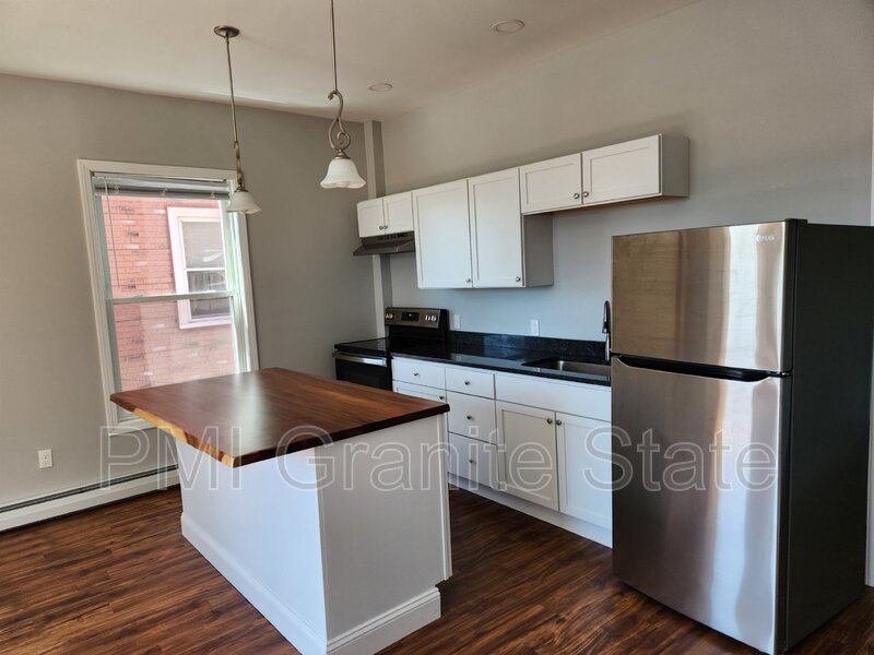 Nashua Condo: 83 1/2 W Pearl St