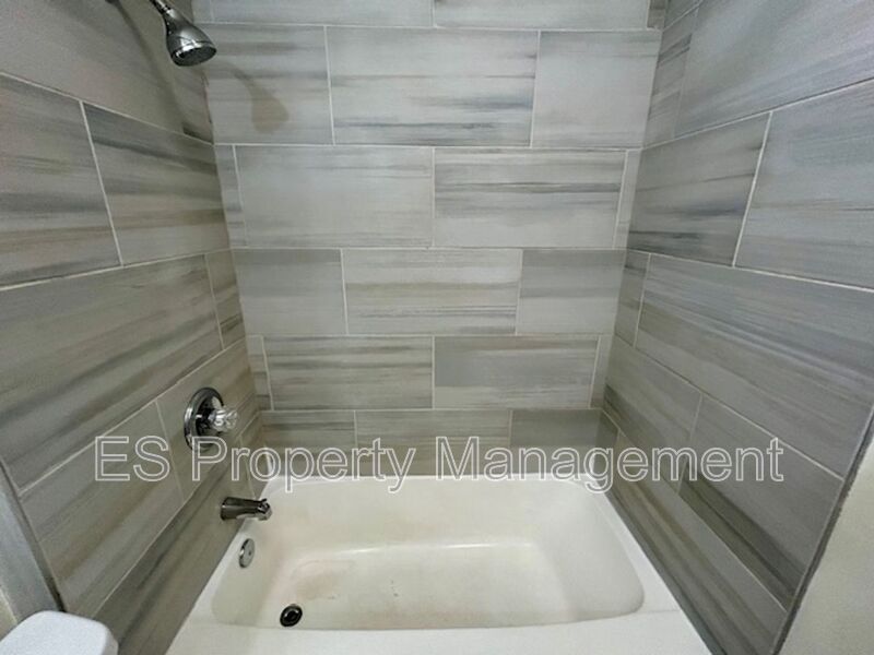 Charming 2-Bedroom, 1 Bathroom Duplex in Fountain Square!!! - Photo 16