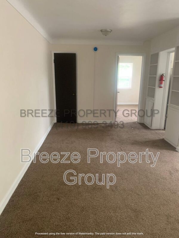 Toledo House: 2445 W Bancroft St