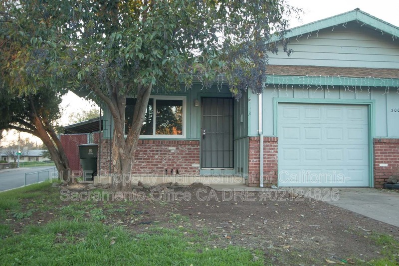 Folsom House: 300 A Montrose Drive