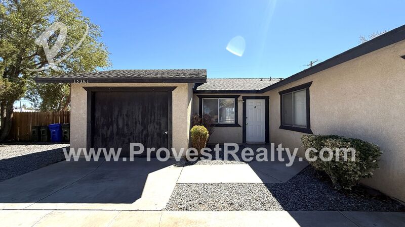 Apple Valley House: 13261 Mohawk Rd.