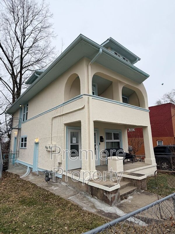 Kansas City Condo: 1217 W 21st St Upper