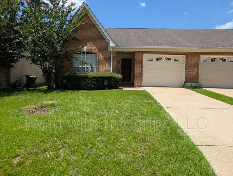 Tallahassee House: 1121 Mosswood Chase
