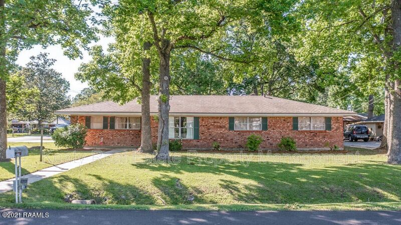 Lafayette House: 214 Dover Dr