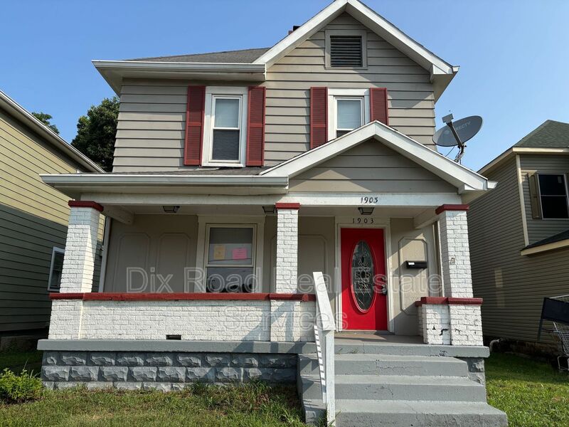 Middletown House: 1903 Tytus Avenue