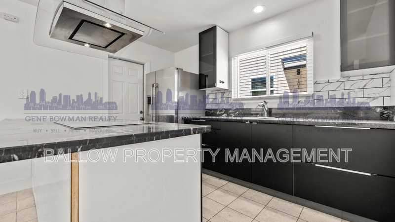 San Diego House: 2409 Fleetwood St.