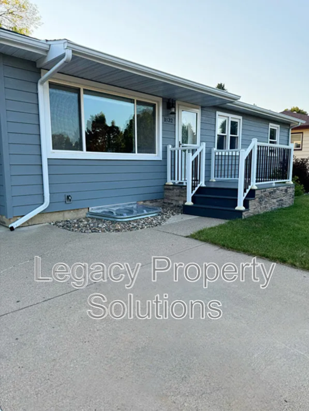 Bismarck House: 1832 Assumption Dr