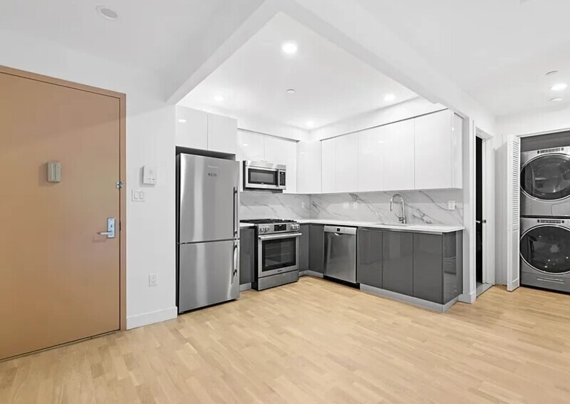 New York Condo: 2600 7th Ave