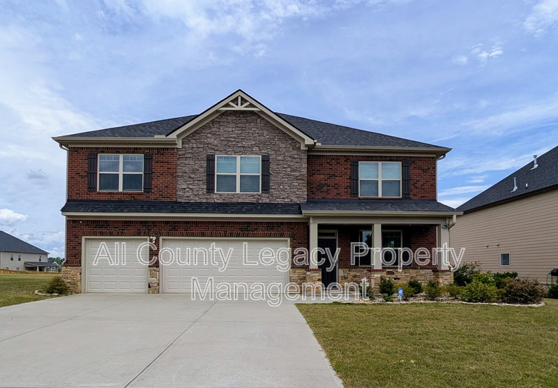 Loganville House: 928 Blue Juniper Cir