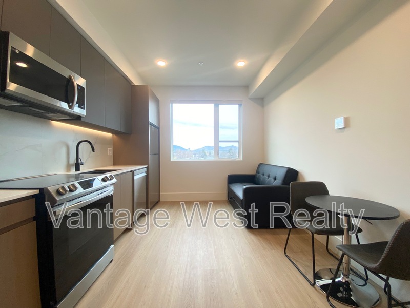 Kelowna Condo: 416-720 KLO Rd