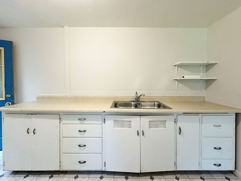 Photo 5 of rental home at 527–531 Monroe Street, Unit 8