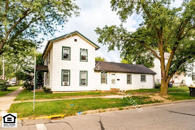 Kendallville House: 229 E William st